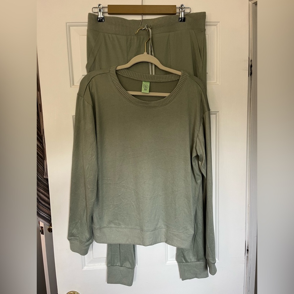Honey Dew Lounge Set
